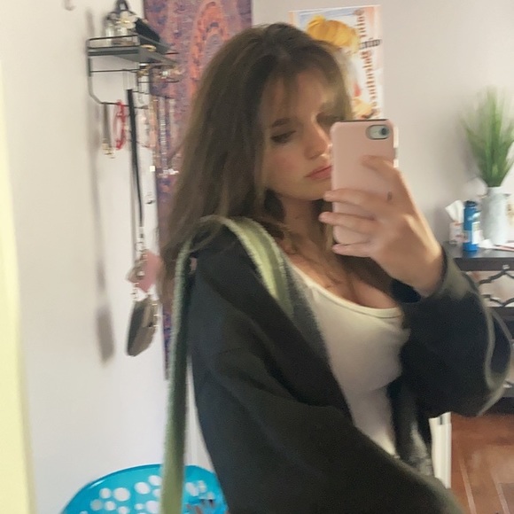 Meet your Posher, Zeyna - Picture 1 of 1